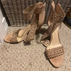 Jessica Simpson nude heels